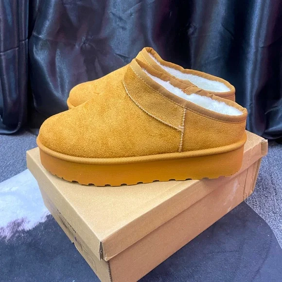 Tan Platform Winter Slides ❄️ - Picture 1 of 5